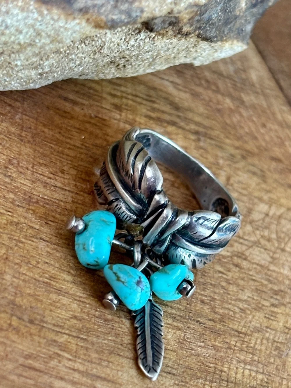 Vintage Turquoise Nuggets Feather Charm Sterling Silver Ring - size 5.5 - Picture 11 of 14